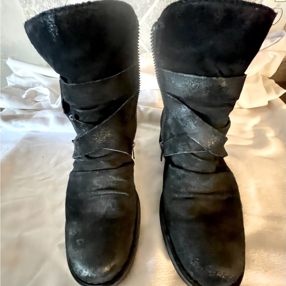 Born black leather boot